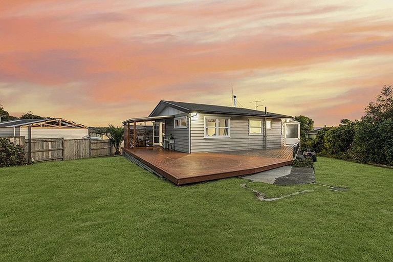 Photo of property in 24 Saint Johns Avenue, Tuakau, 2121