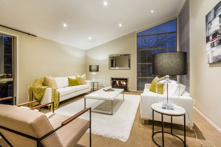 Photo of property in 14 English Oak Drive, Schnapper Rock, Auckland, 0632