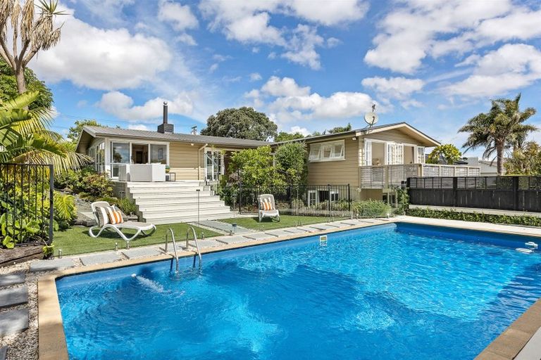 Photo of property in 74 Bleakhouse Road, Howick, Auckland, 2014