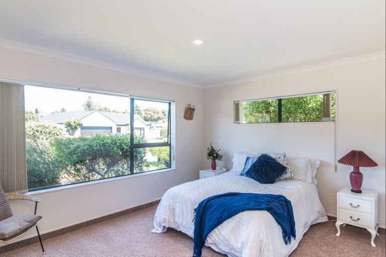 Photo of property in 23 Lorna Irene Drive, Raumati South, Paraparaumu, 5032