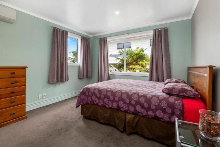 Photo of property in 2/150 Tirohanga Road, Tirohanga, Lower Hutt, 5010