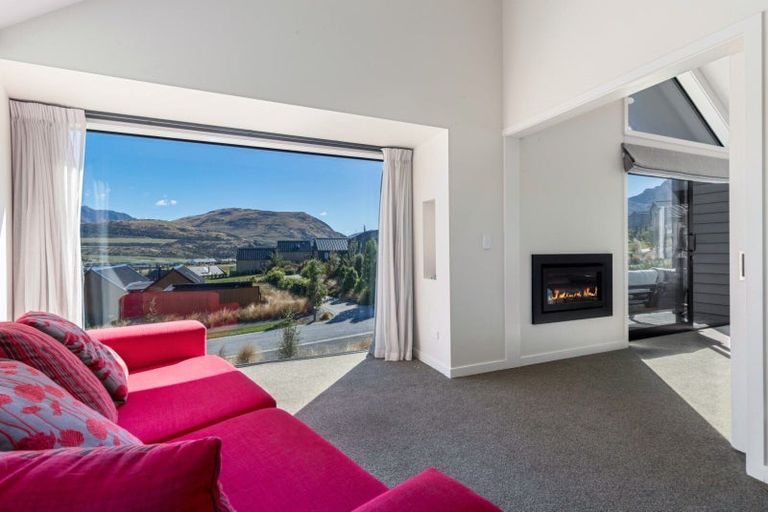 Photo of property in 8 Falconer Rise, Jacks Point, Queenstown, 9371