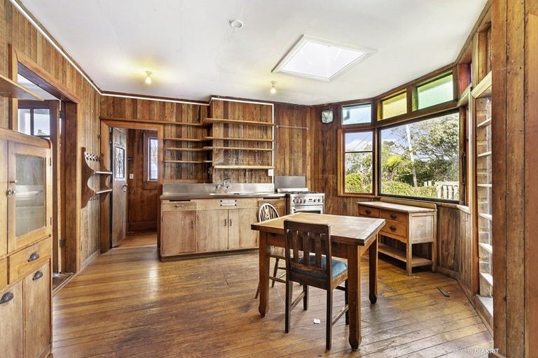 Photo of property in 43 Military Road, Northland, Wellington, 6012