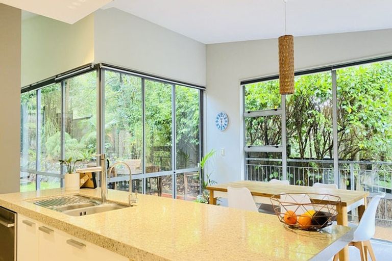 Photo of property in 20c Konini Road, Titirangi, Auckland, 0604