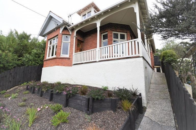 Photo of property in 10 Saint Heliers Court, Clyde Hill, Dunedin, 9011