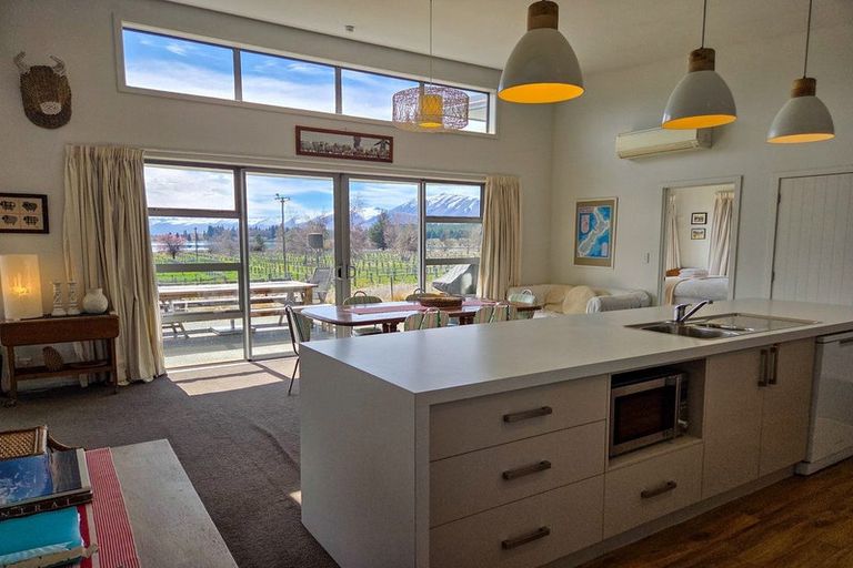 Photo of property in 8 Dwyer Place, Lake Tekapo, 7999