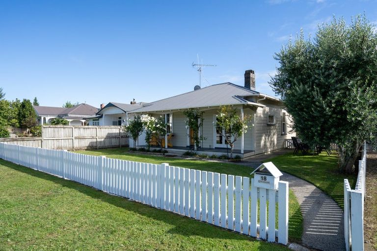 Photo of property in 18 Clare Street, Cambridge, 3434