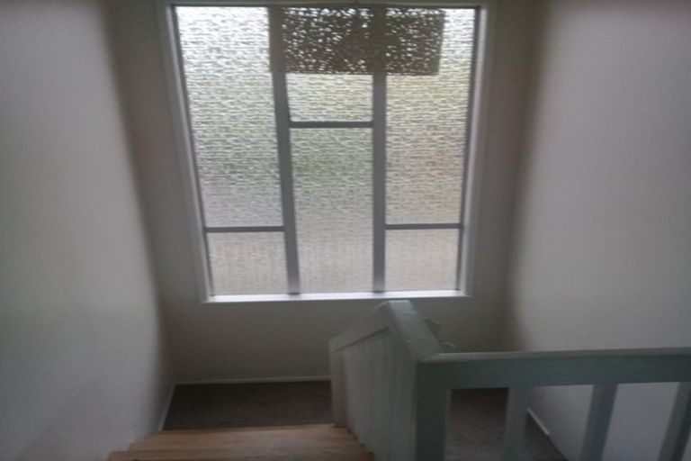 Photo of property in 3/4 Coronation Road, Glenfield, Auckland, 0627