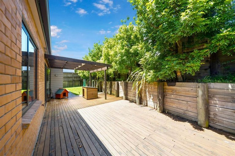 Photo of property in 23 Midhurst Avenue, Henderson, Auckland, 0612
