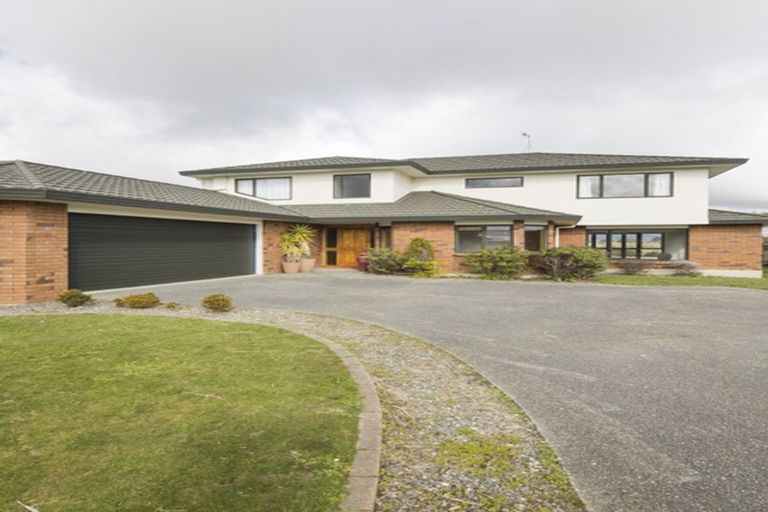 Photo of property in 122 Pacific Drive, Fitzherbert, Palmerston North, 4410