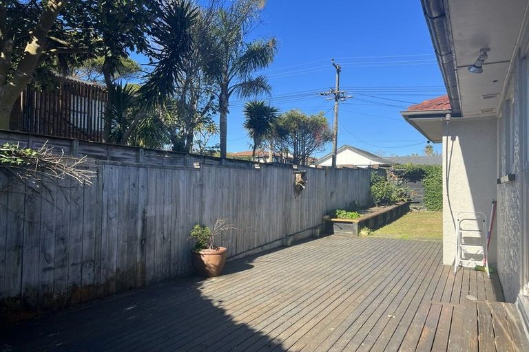 Photo of property in 1/9 Corrella Road, Belmont, Auckland, 0622