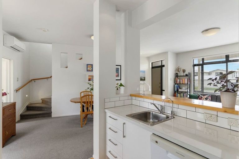 Photo of property in 41/2 Armoy Drive, East Tamaki, Auckland, 2016