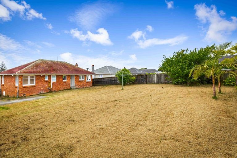 Photo of property in 18 Vodanovich Road, Te Atatu South, Auckland, 0610