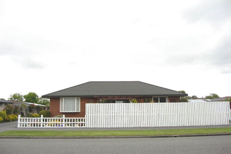 Photo of property in 1/191 Queenspark Drive, Parklands, Christchurch, 8083