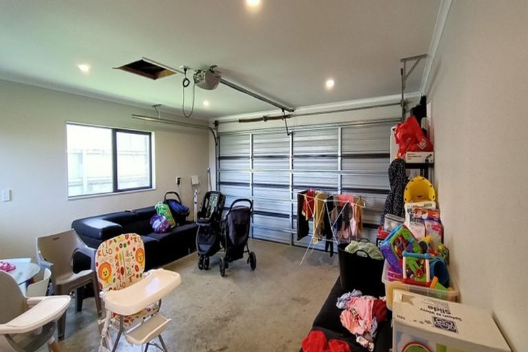 Photo of property in 25 Andover Way, Goodwood Heights, Auckland, 2105
