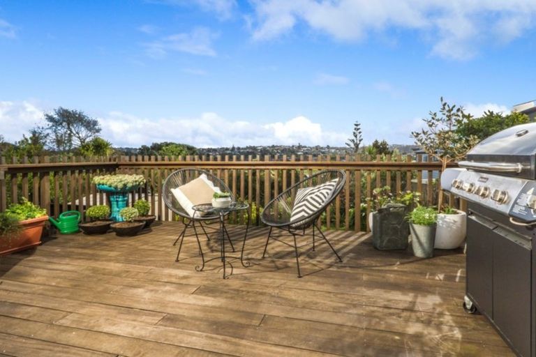 Photo of property in 2/50 Sylvan Avenue, Northcote, Auckland, 0627