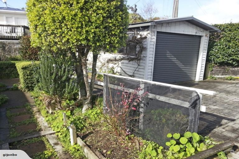 Photo of property in 35 Moffat Road, Red Beach, 0932