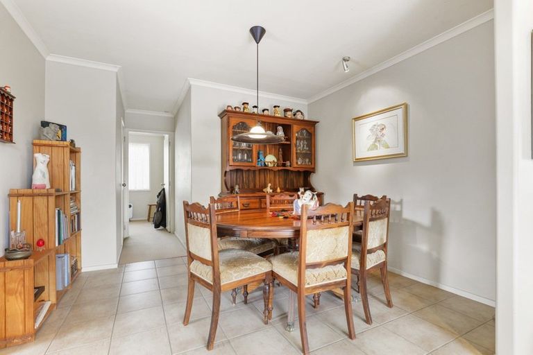 Photo of property in 1 Fencourt Place, Rototuna North, Hamilton, 3210