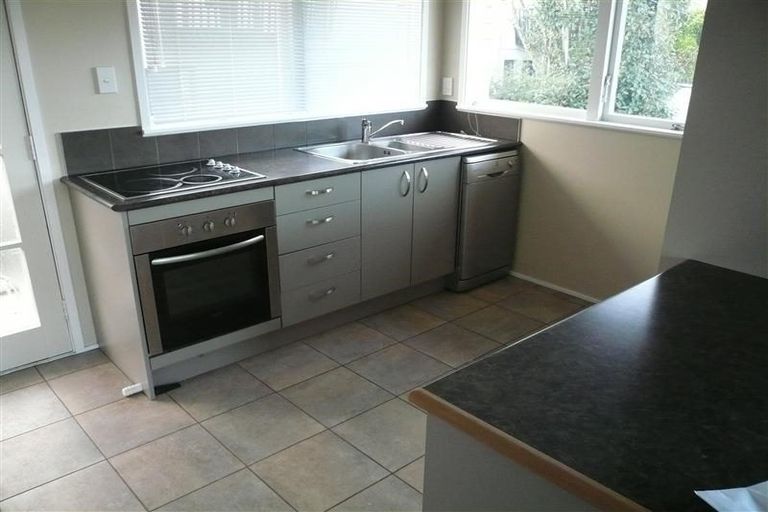 Photo of property in 1/66 Becroft Drive, Forrest Hill, Auckland, 0620