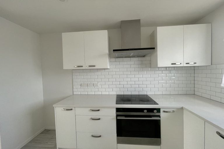 Photo of property in 2/84 Lynwood Road, New Lynn, Auckland, 0600