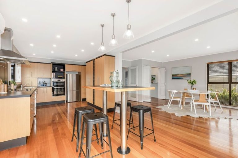 Photo of property in 55 Kahu Road, Paremata, Porirua, 5024