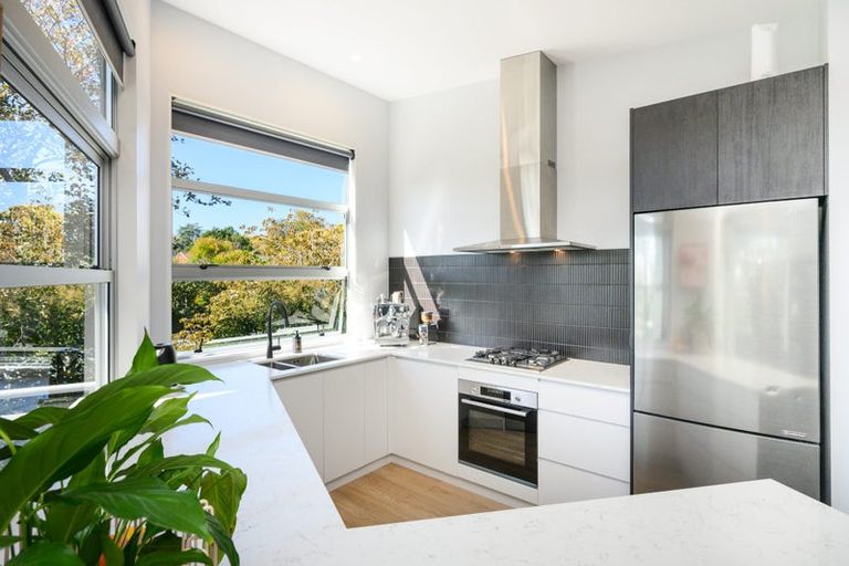 Photo of property in 1 Kensington Mews, Hokowhitu, Palmerston North, 4410