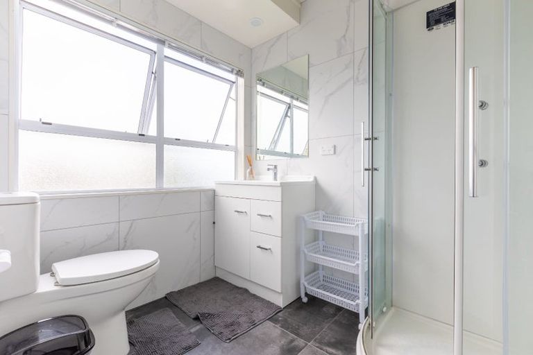 Photo of property in 115 Athena Drive, Totara Vale, Auckland, 0629