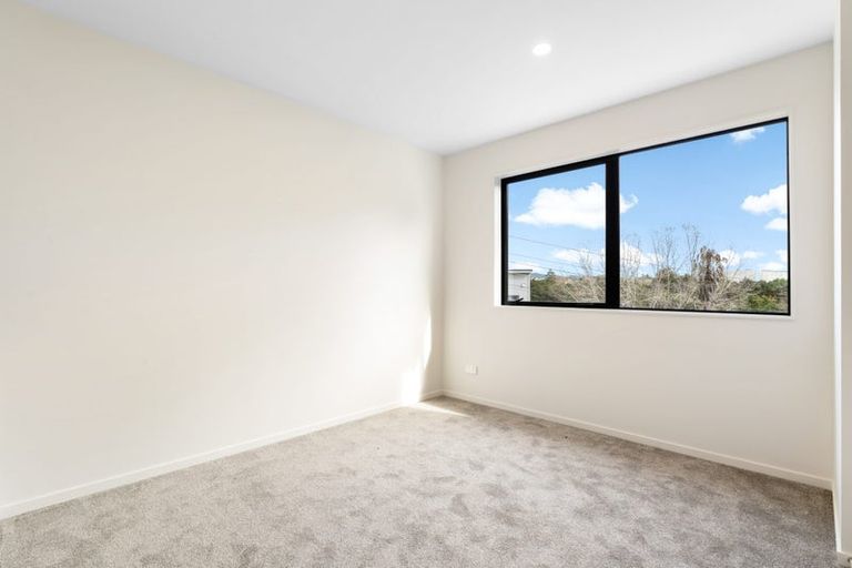 Photo of property in 4/11 Seymour Road, Sunnyvale, Auckland, 0612