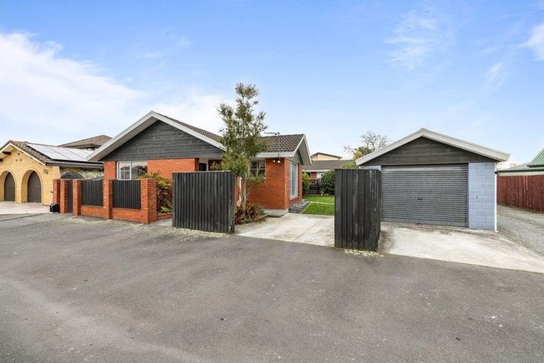 Photo of property in 1/28 Sawtell Place, Northcote, Christchurch, 8052