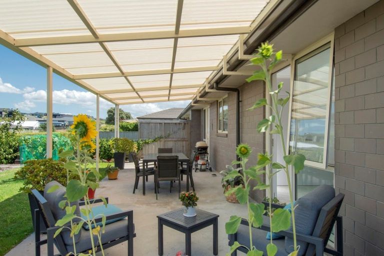 Photo of property in Waterview Estate, 18/4 Greystone Place, Omokoroa, 3114