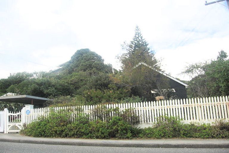 Photo of property in 134 Wellington Road, Paekakariki, 5034