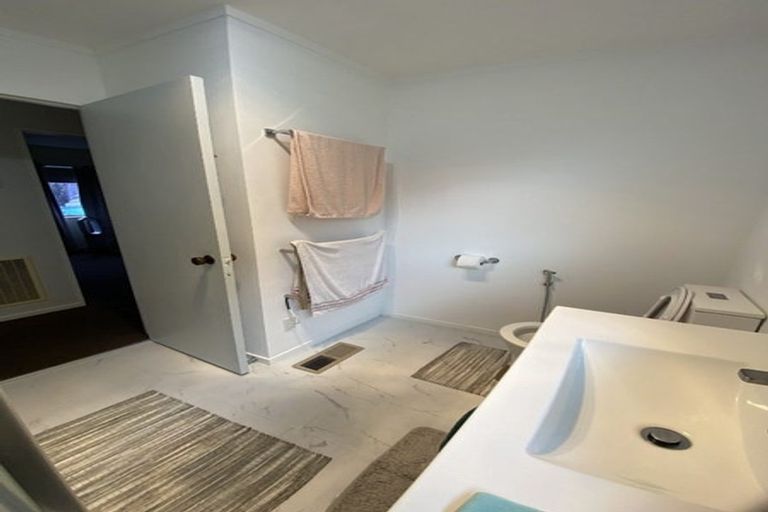 Photo of property in 33 Omapere Street, Whitby, Porirua, 5024