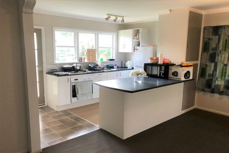 Photo of property in 27 Bellringer Crescent, Newlands, Wellington, 6037