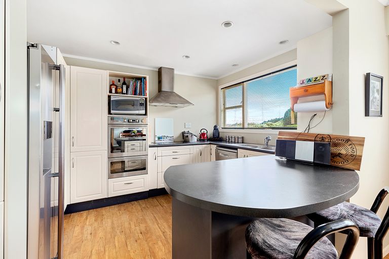 Photo of property in 8 Wilmshurst Place, Tawa, Wellington, 5028