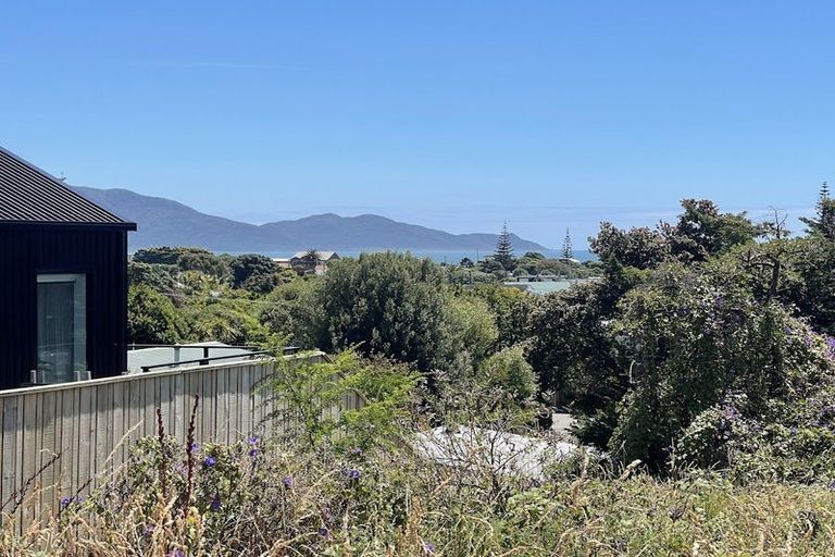 Photo of property in 13 Kawau Grove, Waikanae Beach, Waikanae, 5036