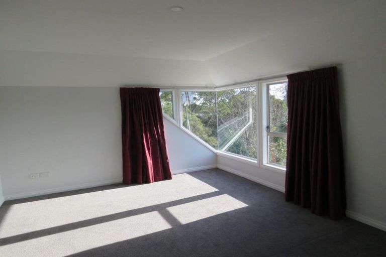 Photo of property in 5 Flight Place, Lower Vogeltown, New Plymouth, 4310