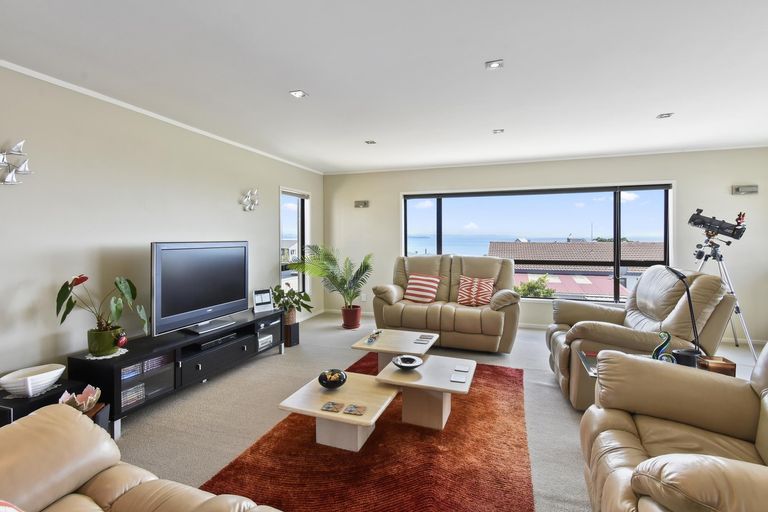 Photo of property in 6a Torkar Road, Clarks Beach, 2122