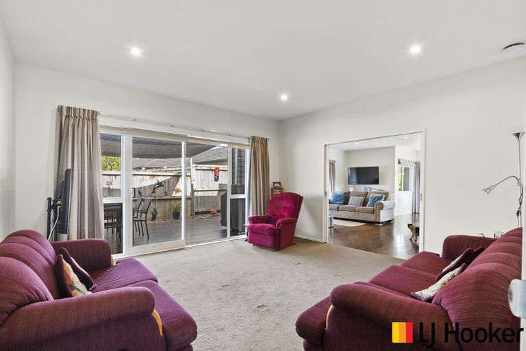 Photo of property in 3 Drumkeen Place, Rosehill, Papakura, 2113