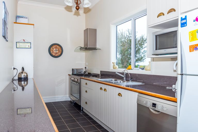 Photo of property in 290 Church Street, West End, Timaru, 7910