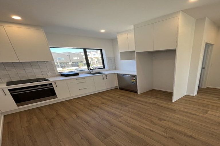 Photo of property in 10/28 Westgate Drive, Westgate, Auckland, 0614