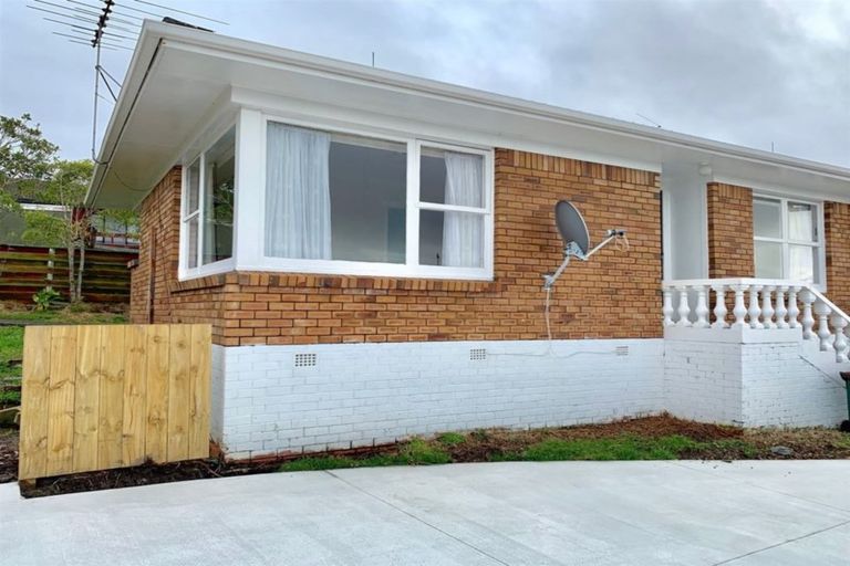 Photo of property in 2/8 Anne Road, Hillcrest, Auckland, 0627