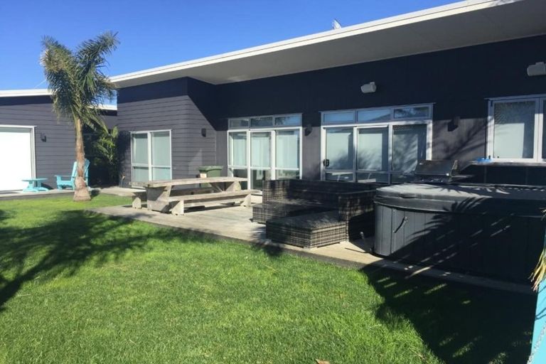 Photo of property in 17 Surfers Avenue, Waihi Beach, 3611