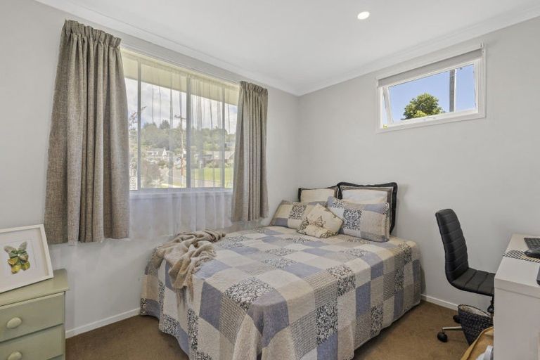 Photo of property in 11 Besley Place, Acacia Bay, Taupo, 3330