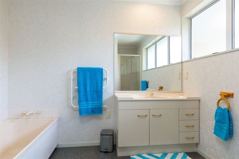 Photo of property in 8 Ranui Street, Waikawa, Picton, 7220