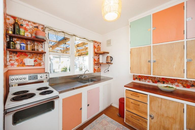 Photo of property in 16 Chrystal Street, Foxton Beach, Foxton, 4815