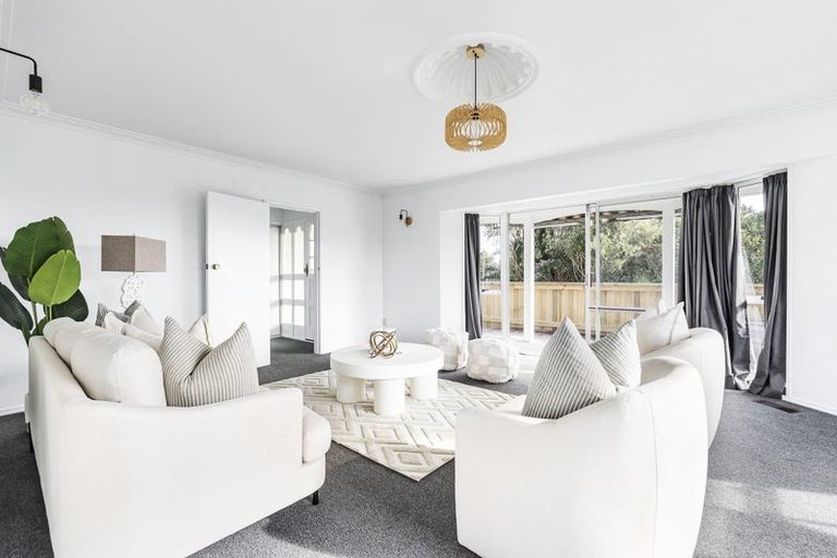 Photo of property in 54 Wairau Road, Oakura, 4314