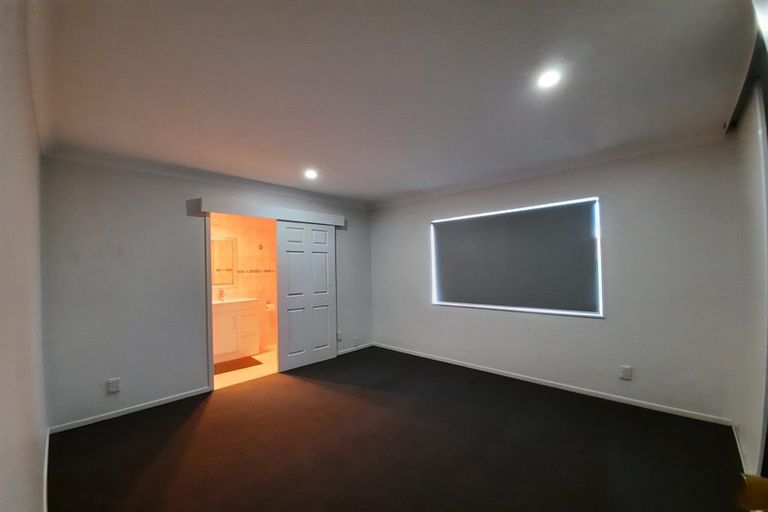 Photo of property in 2 Tullis Place, Burswood, Auckland, 2013