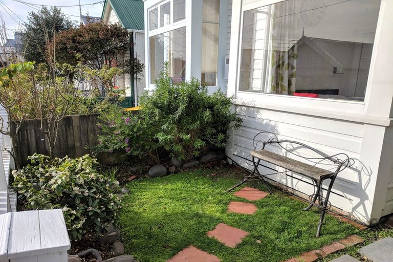 Photo of property in 12 Moir Street, Mount Victoria, Wellington, 6011