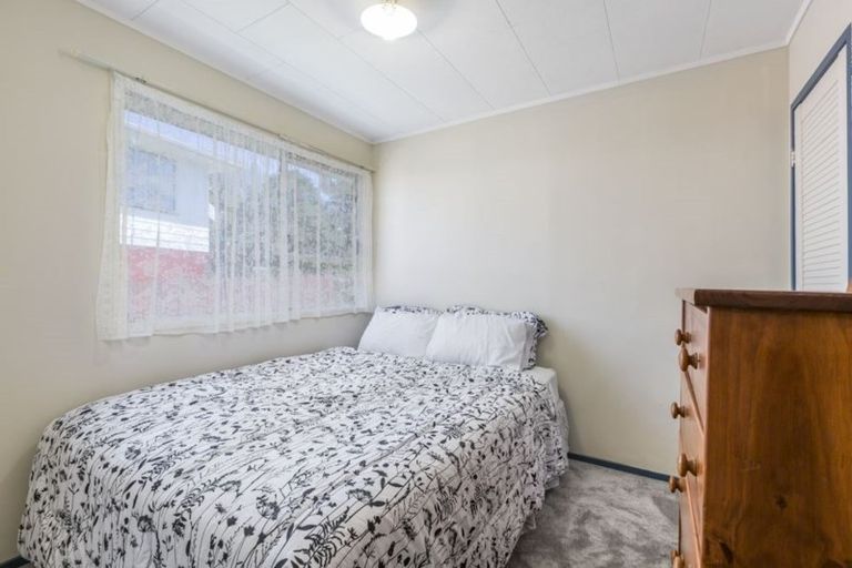 Photo of property in 1/9 Embassy Place, Glenfield, Auckland, 0629