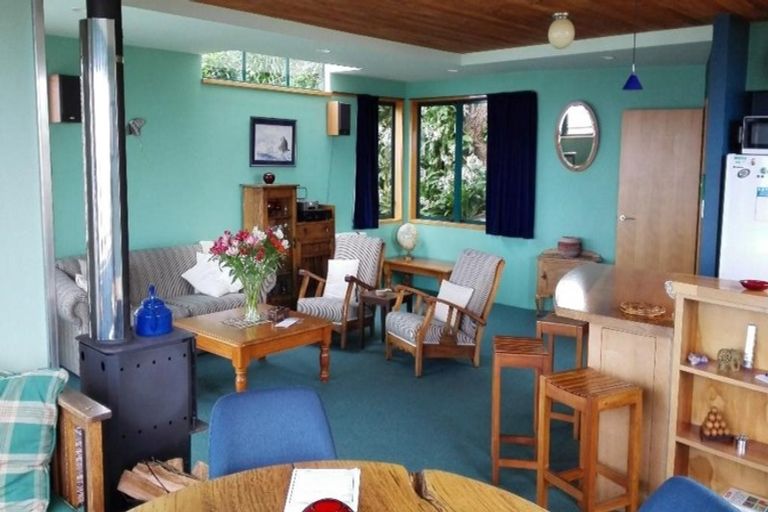 Photo of property in 166 The Esplanade, Houghton Bay, Wellington, 6023